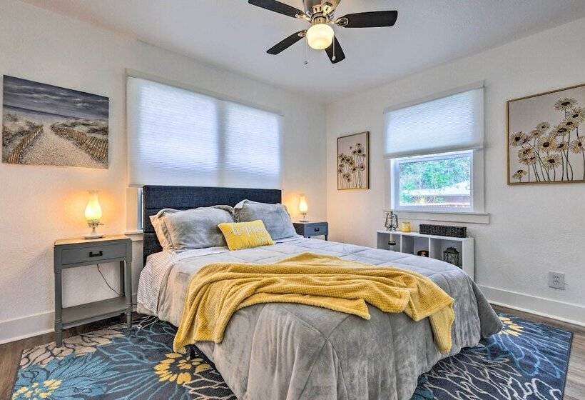 Charming Gulf Coast Cottage   1 Mile To The Coast!