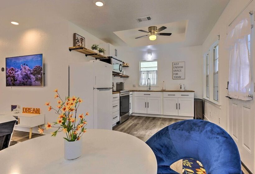 Charming Gulf Coast Cottage   1 Mile To The Coast!