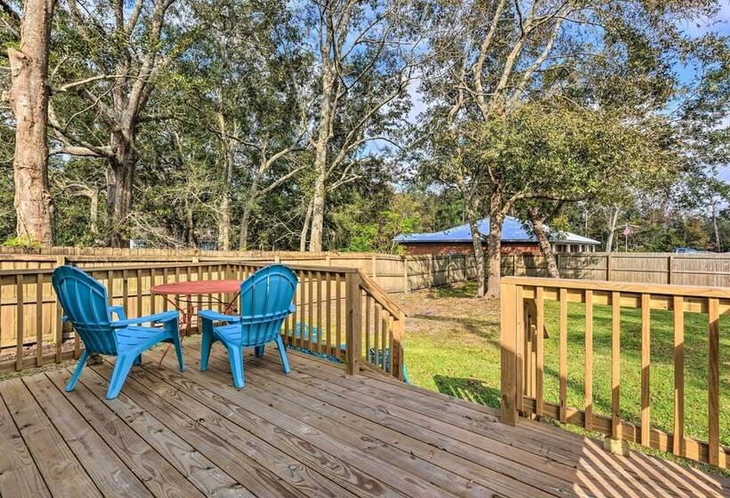 Charming Gulf Coast Cottage   1 Mile To The Coast!