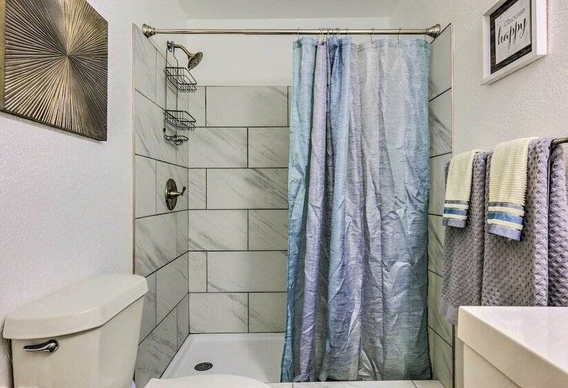 Charming Gulf Coast Cottage   1 Mile To The Coast!