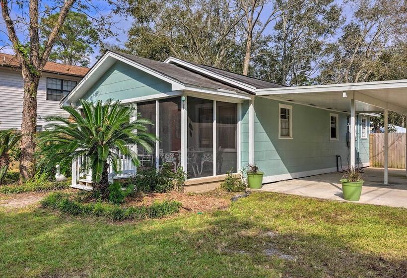 Charming Gulf Coast Cottage   1 Mile To The Coast!