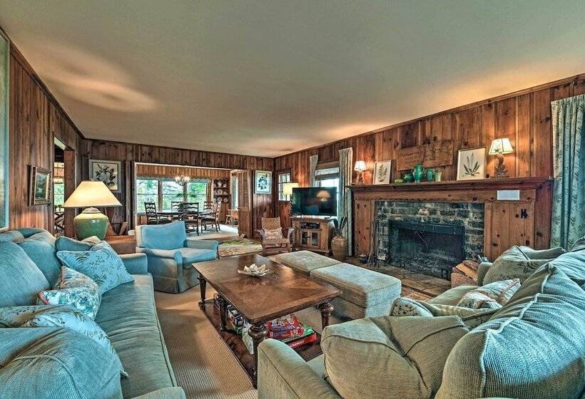 Charming Historic Family Home W/ Mountain Views!