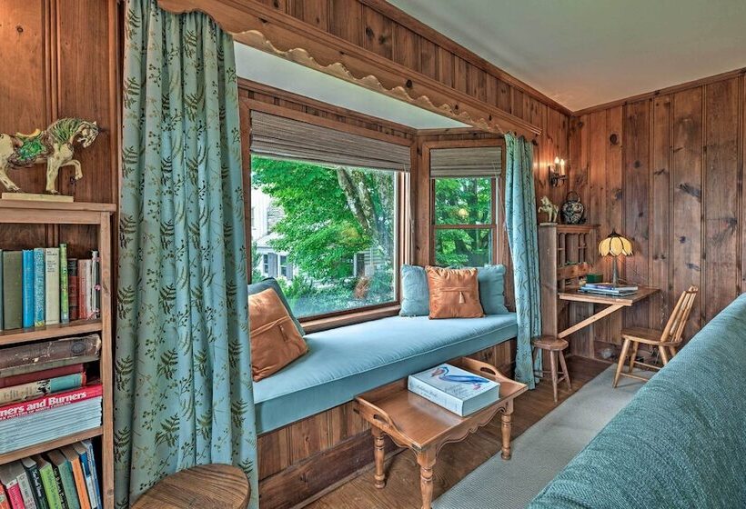 Charming Historic Family Home W/ Mountain Views!