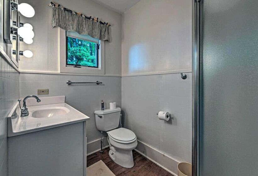 Charming Historic Family Home W/ Mountain Views!