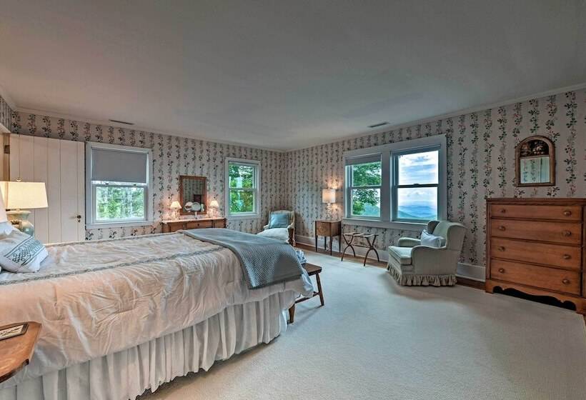 Charming Historic Family Home W/ Mountain Views!