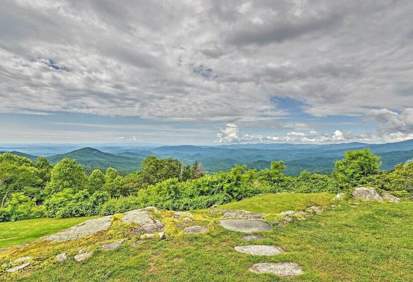 Charming Historic Family Home W/ Mountain Views!