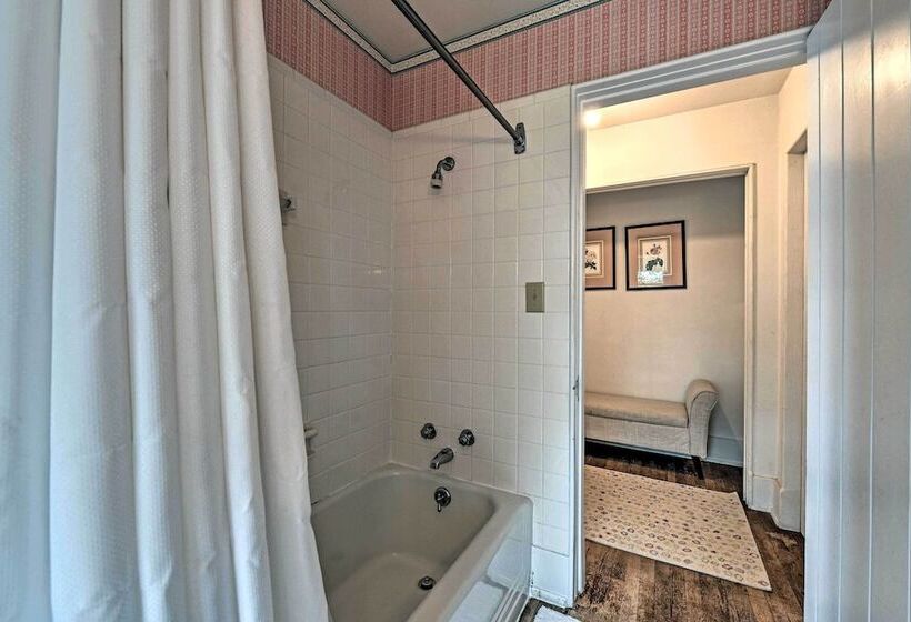 Charming Historic Family Home W/ Mountain Views!