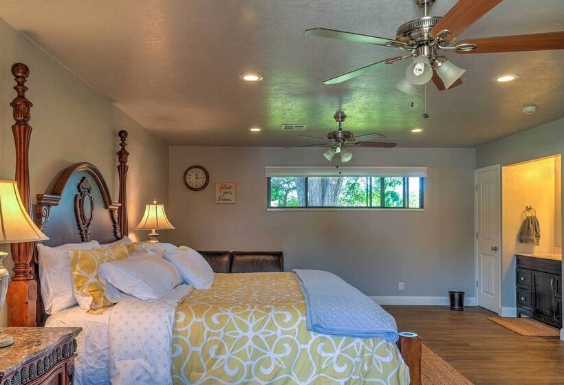 Central Escalante Home ~ 5 Mi To Grand Staircase!