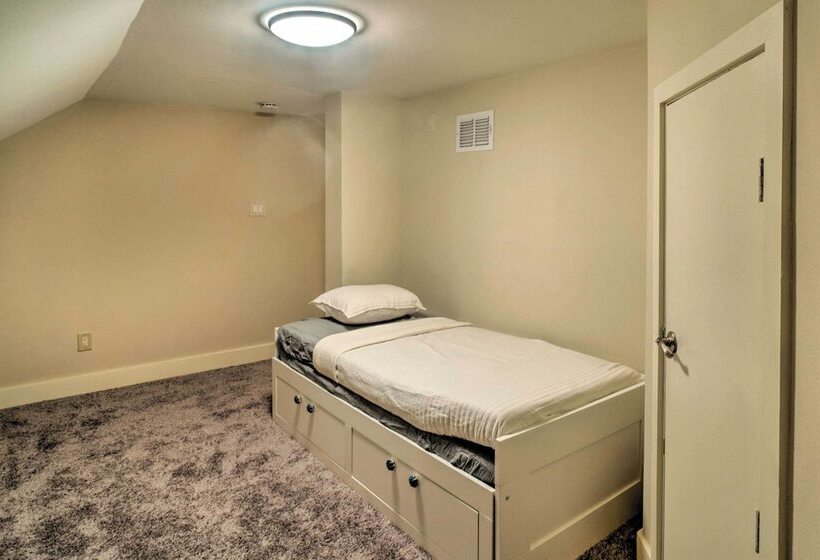 Charming Home W/ Yard   Half Mi To Texas Tech
