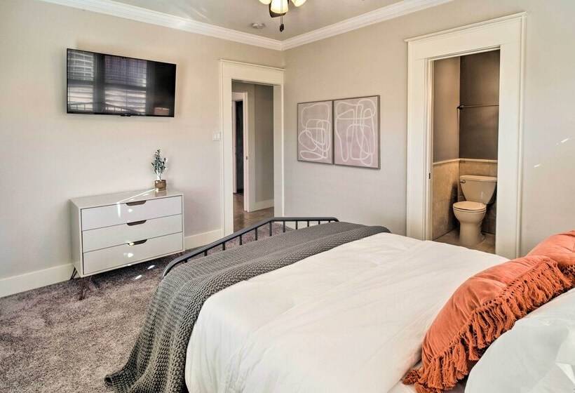 Charming Home W/ Yard   Half Mi To Texas Tech