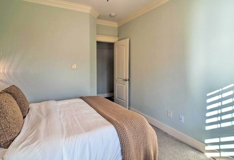 Charming Home W/ Yard   Half Mi To Texas Tech
