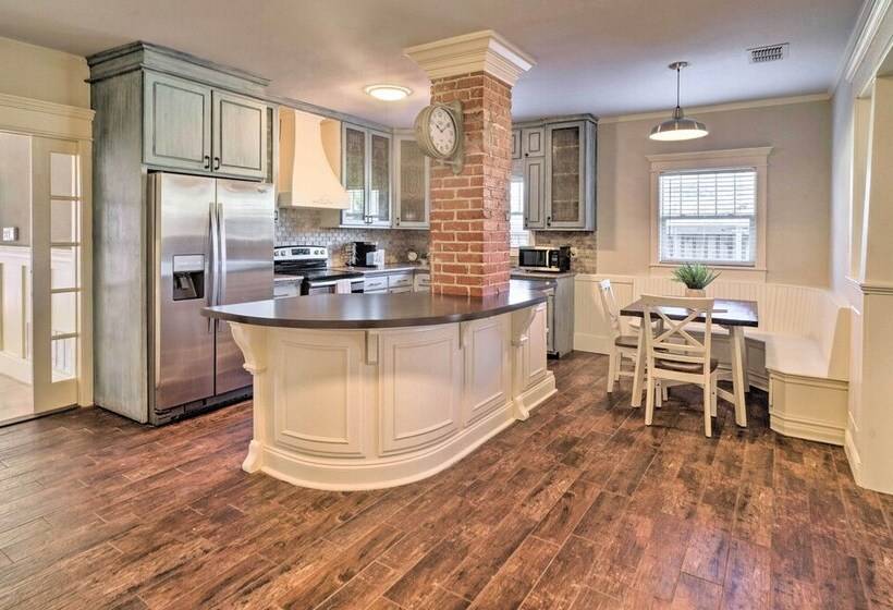 Charming Home W/ Yard   Half Mi To Texas Tech