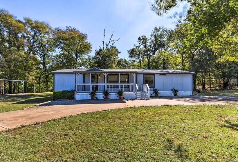 Charming Home W/ Deck & Yard 1 Mi To Lake Texoma