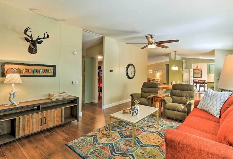 Charming Home W/ Deck & Yard 1 Mi To Lake Texoma