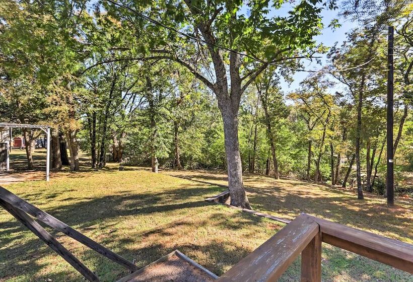 Charming Home W/ Deck & Yard 1 Mi To Lake Texoma