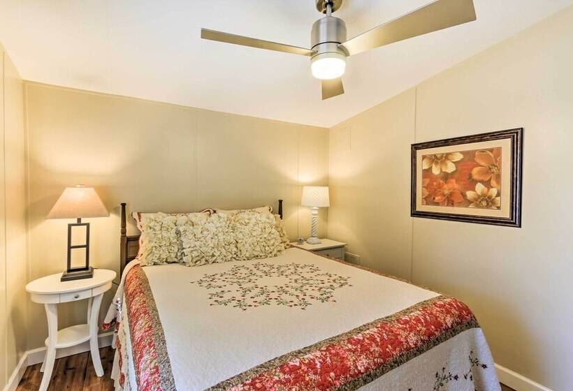 Charming Home W/ Deck & Yard 1 Mi To Lake Texoma