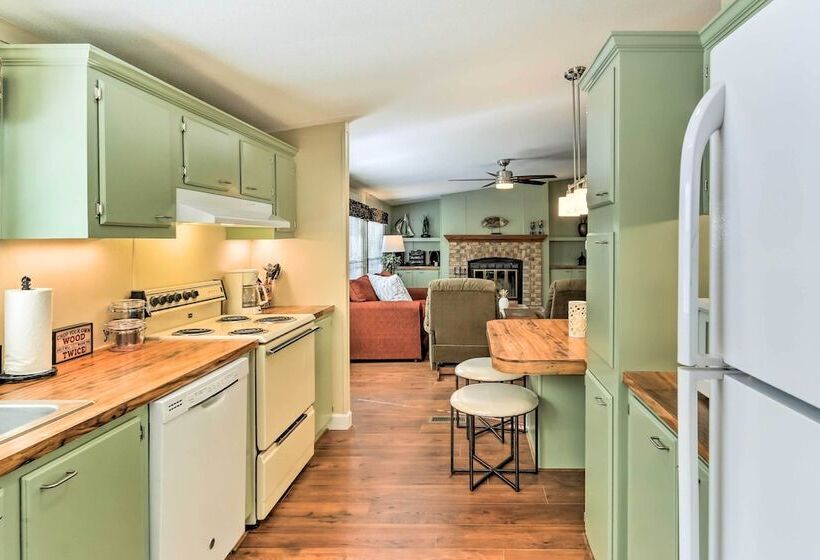 Charming Home W/ Deck & Yard 1 Mi To Lake Texoma