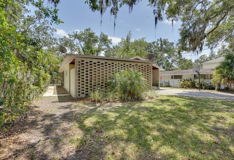 Charming Mid Century House   Just Steps To Lake!