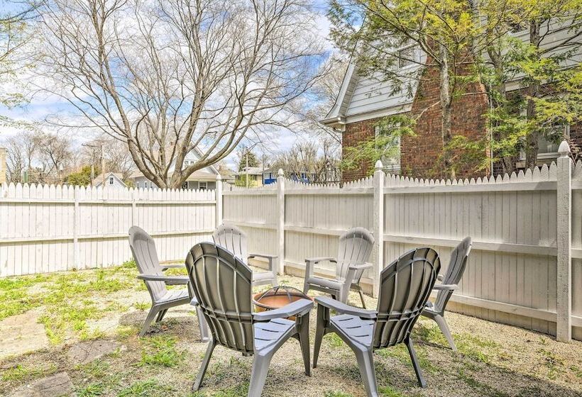 Oak Park Home W/ Fire Pit   5 Mi To Garfield Park!