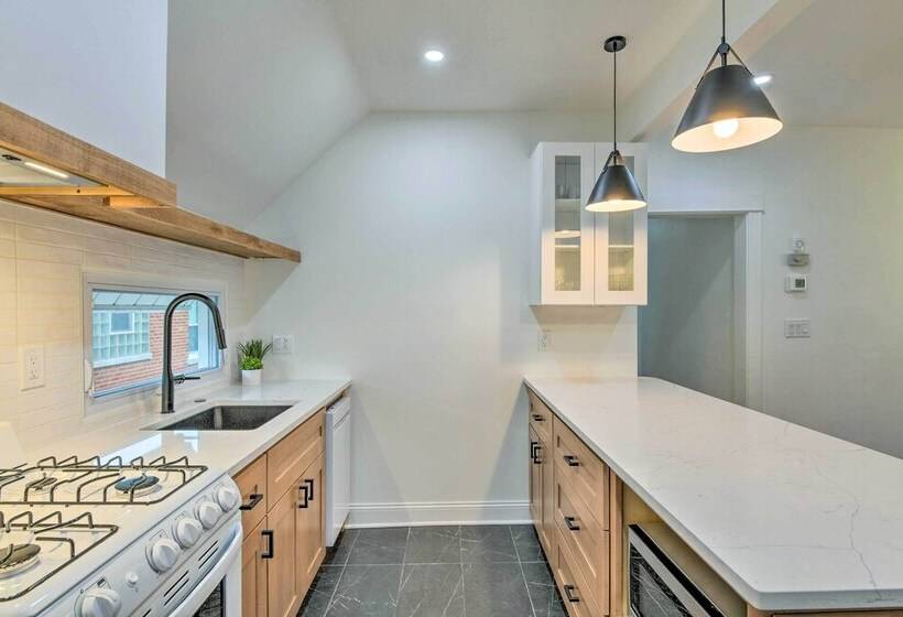 Oak Park Home W/ Fire Pit   5 Mi To Garfield Park!