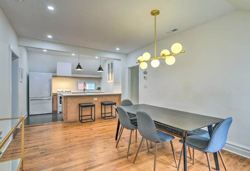 Oak Park Home W/ Fire Pit   5 Mi To Garfield Park!