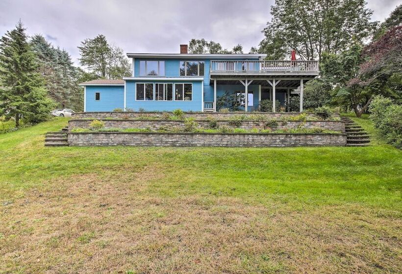 Charming Retreat W/ Deck ~ 4 Mi From Casco Bay!