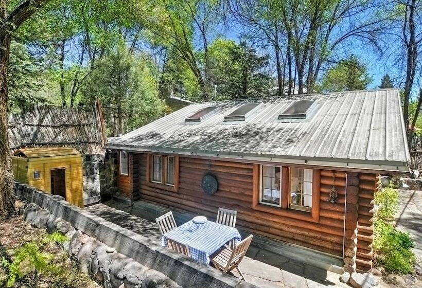Charming Santa Fe Studio Cabin W/ Patio & Yard!