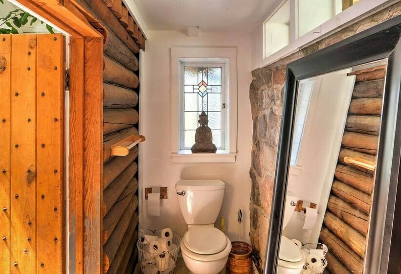 Charming Santa Fe Studio Cabin W/ Patio & Yard!