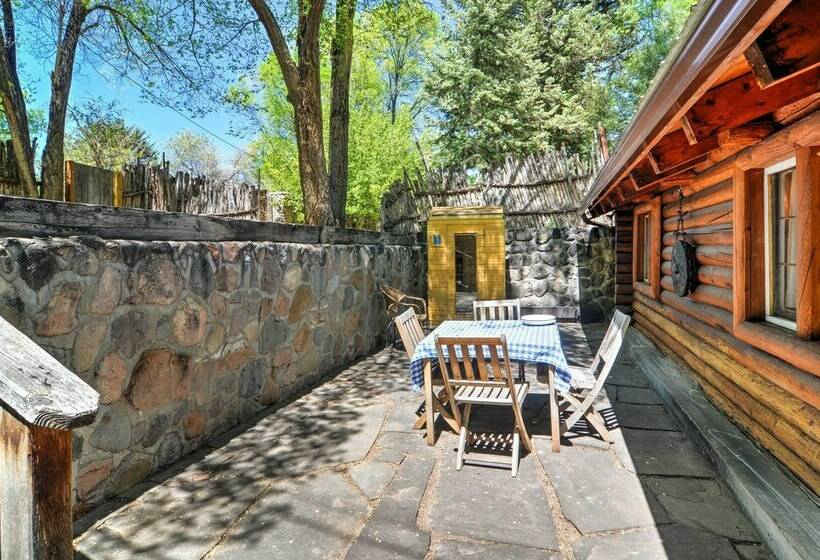 Charming Santa Fe Studio Cabin W/ Patio & Yard!