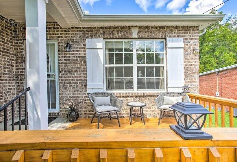 Charming Springfield Escape W/ Furnished Deck