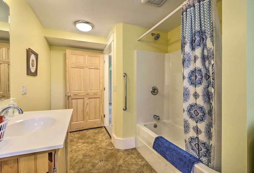 Charming Stanley Home W/ Yard, 7 Mi To Seneca Lake