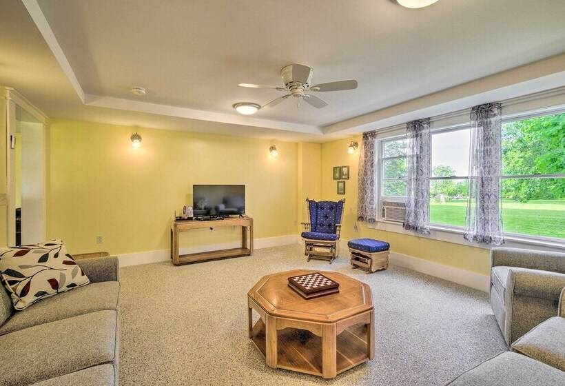 Charming Stanley Home W/ Yard, 7 Mi To Seneca Lake