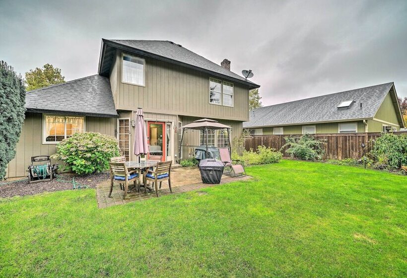 Charming Vancouver Home   Patio & Fire Pit!