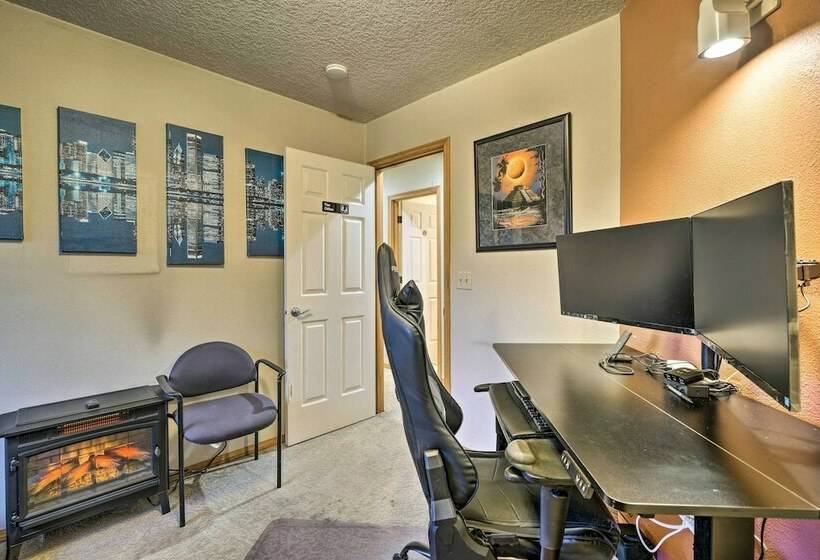 Charming Vancouver Home   Patio & Fire Pit!