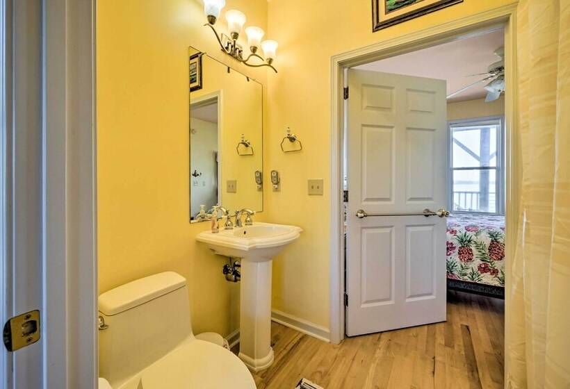 Charming Waterfront Home: Fish, Boat + More!