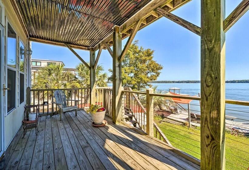 Charming Waterfront Home: Fish, Boat + More!