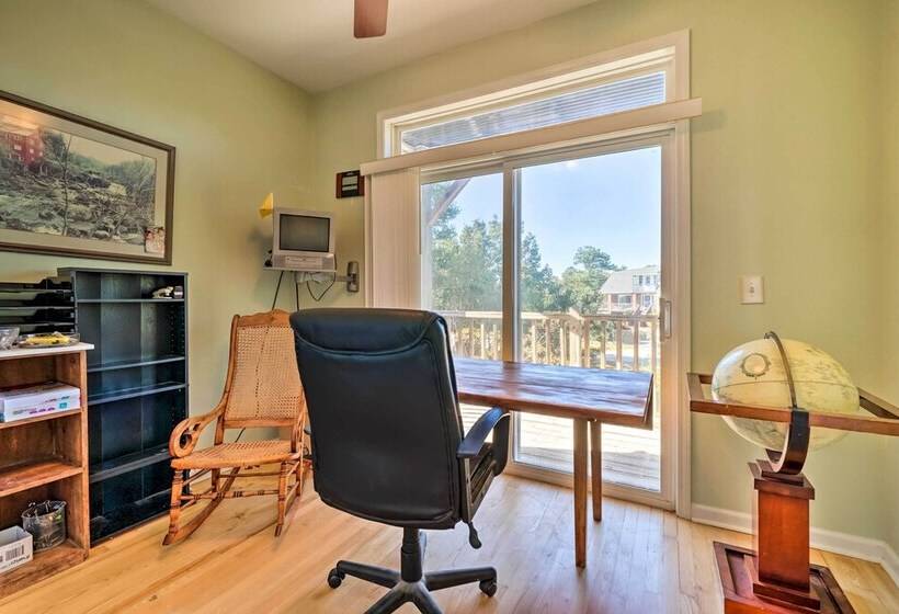 Charming Waterfront Home: Fish, Boat + More!