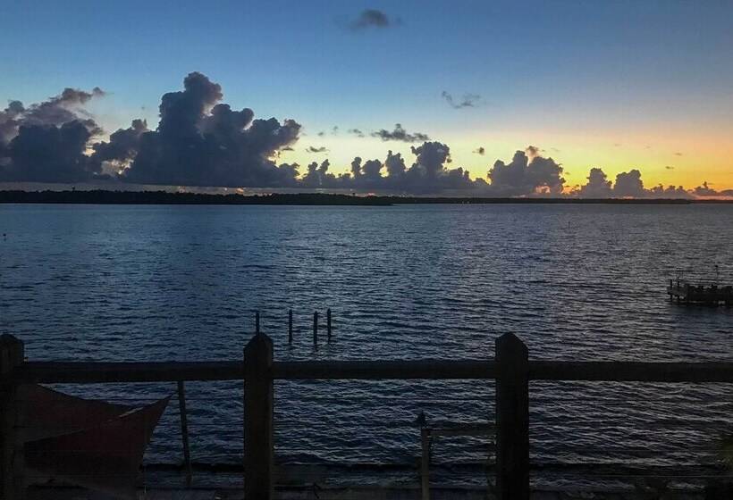 Charming Waterfront Home: Fish, Boat + More!