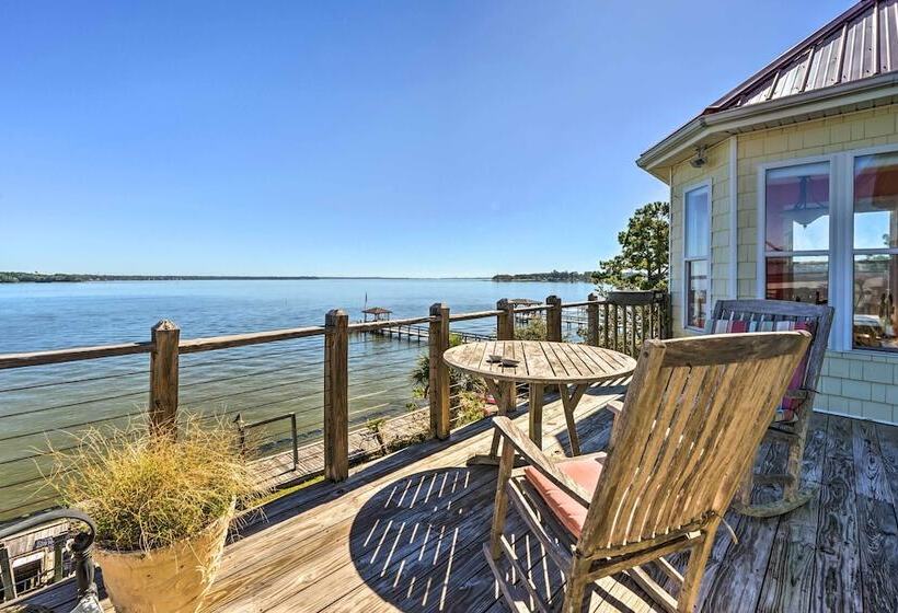 Charming Waterfront Home: Fish, Boat + More!