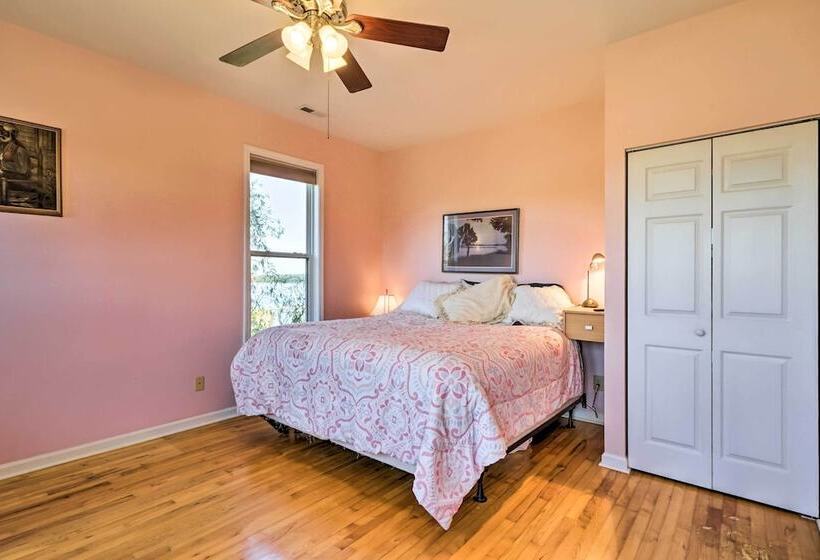 Charming Waterfront Home: Fish, Boat + More!