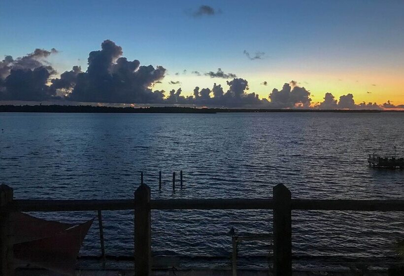 Charming Waterfront Home: Fish, Boat + More!