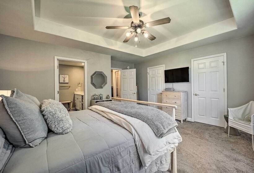 Chic Bella Vista Getaway: Bike The Back 40!