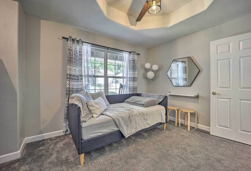 Chic Bella Vista Getaway: Bike The Back 40!