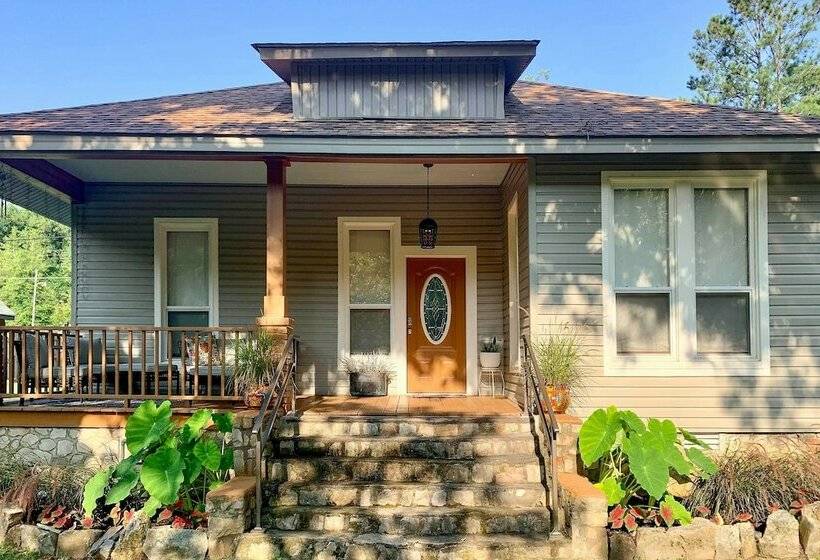 Chic Hot Springs Home ~ 2 Miles To National Park!