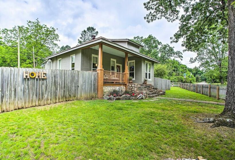 Chic Hot Springs Home ~ 2 Miles To National Park!