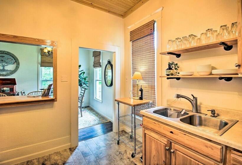 Chic Hot Springs Home ~ 2 Miles To National Park!