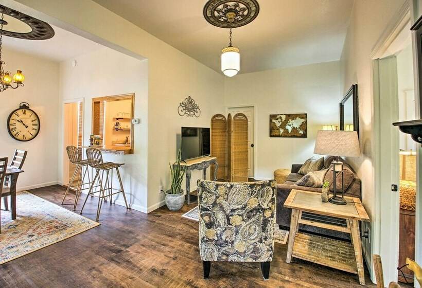 Chic Hot Springs Home ~ 2 Miles To National Park!