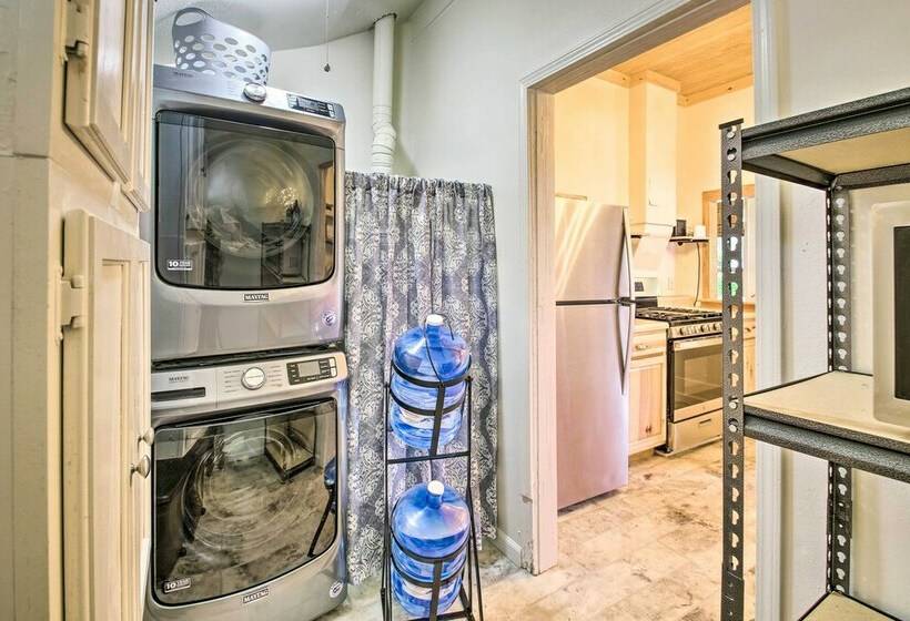 Chic Hot Springs Home ~ 2 Miles To National Park!