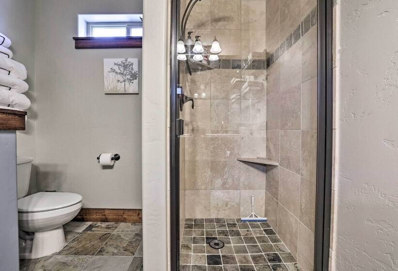 Chic House W/ Patio: 2 Blocks To Payette Lake!