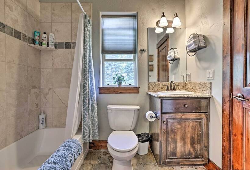 Chic House W/ Patio: 2 Blocks To Payette Lake!